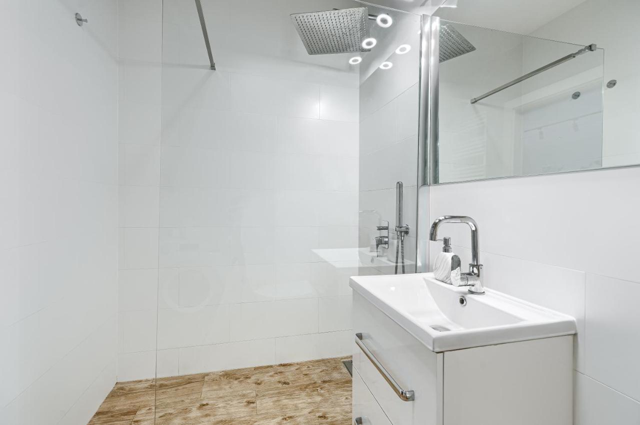 Exclusive Forty Apartment *
